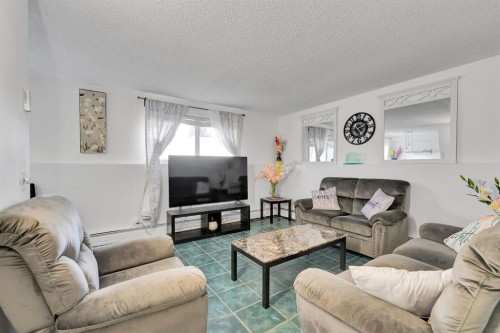 4-104 Sabrina Way Sw, Calgary, AB - Indoor Photo Showing Living Room