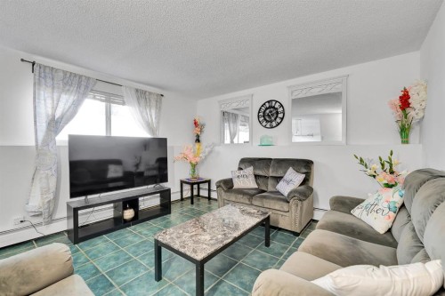 4-104 Sabrina Way Sw, Calgary, AB - Indoor Photo Showing Living Room