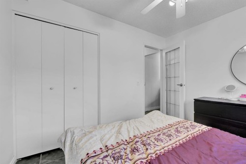 4-104 Sabrina Way Sw, Calgary, AB - Indoor Photo Showing Bedroom