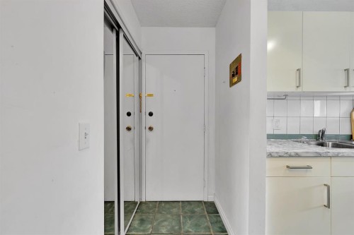 4-104 Sabrina Way Sw, Calgary, AB - Indoor