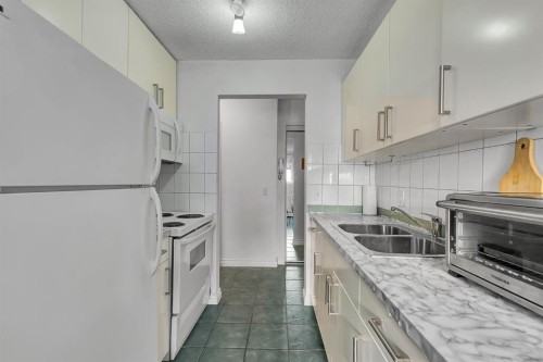 4-104 Sabrina Way Sw, Calgary, AB - Indoor Photo Showing Kitchen With Double Sink