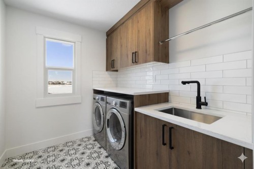 65 Lakes Estates Circle, Strathmore, AB - Indoor Photo Showing Laundry Room