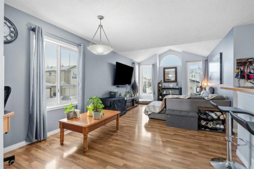 4 Tuscany Ridge Way Nw, Calgary, AB - Indoor Photo Showing Living Room