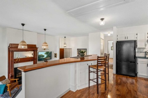 51 Berwick Hill Nw, Calgary, AB - Indoor Photo Showing Kitchen