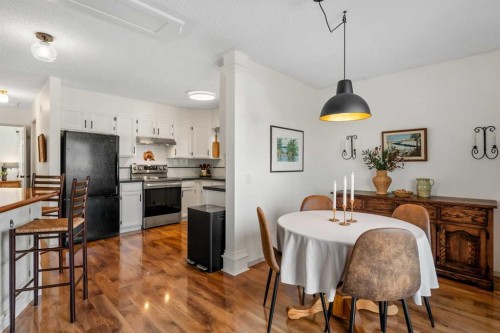 51 Berwick Hill Nw, Calgary, AB - Indoor Photo Showing Dining Room