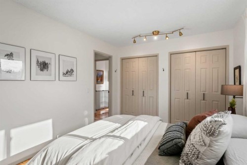 51 Berwick Hill Nw, Calgary, AB - Indoor Photo Showing Bedroom