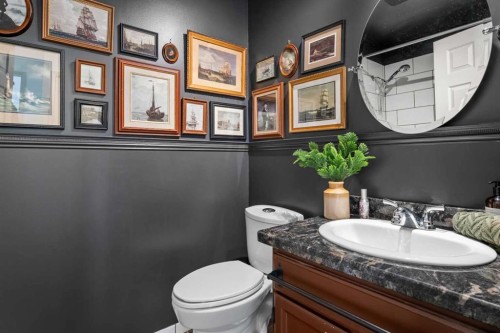 51 Berwick Hill Nw, Calgary, AB - Indoor Photo Showing Bathroom