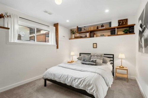 51 Berwick Hill Nw, Calgary, AB - Indoor Photo Showing Bedroom