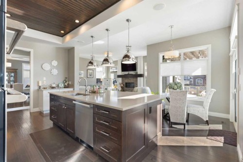 800 E Lakeview Road, Chestermere, AB - Indoor Photo Showing Kitchen With Upgraded Kitchen