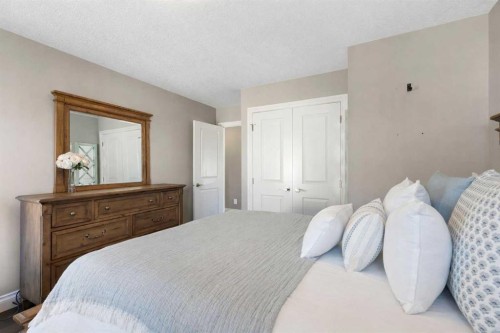 800 E Lakeview Road, Chestermere, AB - Indoor Photo Showing Bedroom