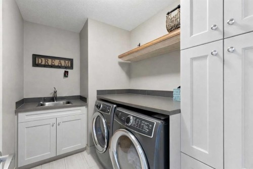 800 E Lakeview Road, Chestermere, AB - Indoor Photo Showing Laundry Room