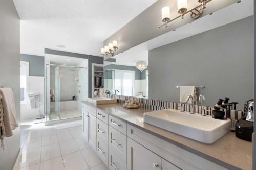 800 E Lakeview Road, Chestermere, AB - Indoor Photo Showing Bathroom