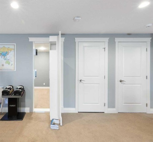 800 E Lakeview Road, Chestermere, AB - Indoor Photo Showing Other Room