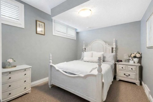 800 E Lakeview Road, Chestermere, AB - Indoor Photo Showing Bedroom