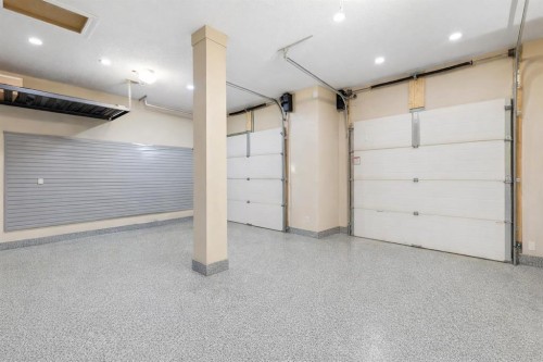 800 E Lakeview Road, Chestermere, AB - Indoor Photo Showing Garage