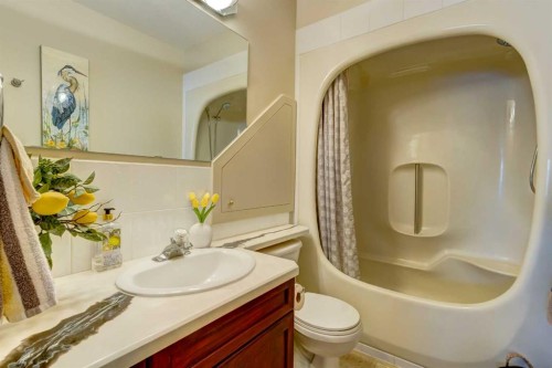 533 Highwood Drive, Longview, AB - Indoor Photo Showing Bathroom