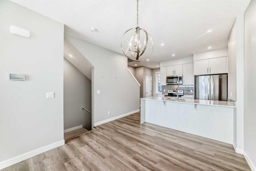 112 Evanscrest Square Nw, Calgary, AB - Indoor Photo Showing Kitchen