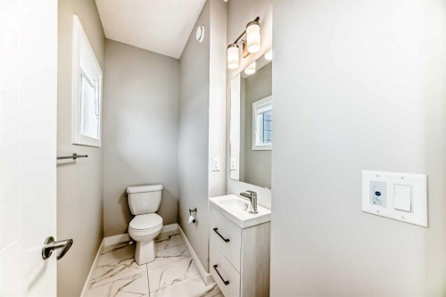 112 Evanscrest Square Nw, Calgary, AB - Indoor Photo Showing Bathroom