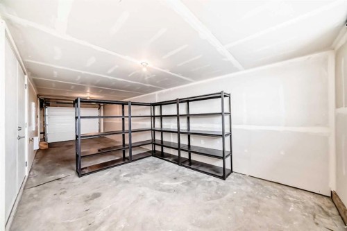 112 Evanscrest Square Nw, Calgary, AB - Indoor Photo Showing Garage