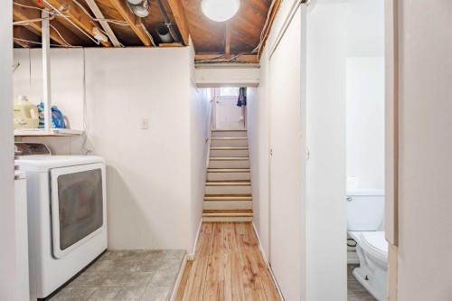 6507 34 Avenue Nw, Calgary, AB - Indoor Photo Showing Laundry Room