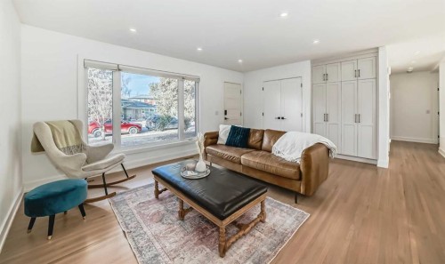 132 Wedgewood Drive Sw, Calgary, AB - Indoor Photo Showing Living Room