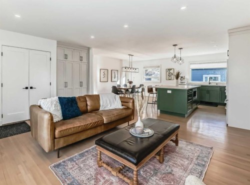 132 Wedgewood Drive Sw, Calgary, AB - Indoor Photo Showing Living Room