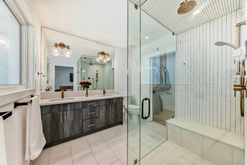 132 Wedgewood Drive Sw, Calgary, AB - Indoor Photo Showing Bathroom
