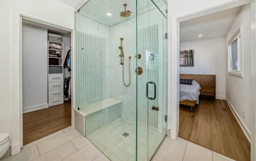 132 Wedgewood Drive Sw, Calgary, AB - Indoor Photo Showing Bathroom