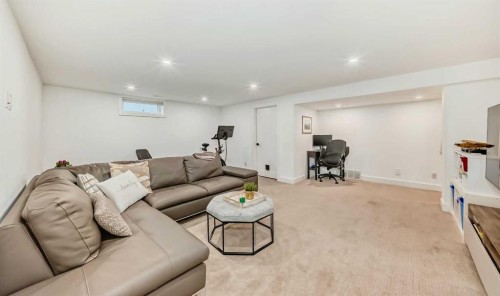 132 Wedgewood Drive Sw, Calgary, AB - Indoor