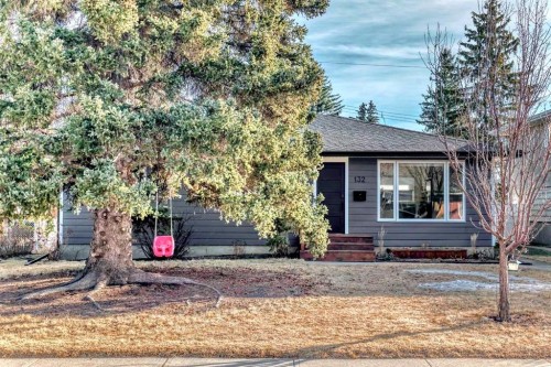 132 Wedgewood Drive Sw, Calgary, AB - Outdoor
