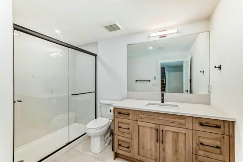 132 Wedgewood Drive Sw, Calgary, AB - Indoor Photo Showing Bathroom