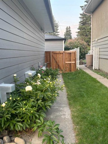 132 Wedgewood Drive Sw, Calgary, AB - Outdoor With Exterior