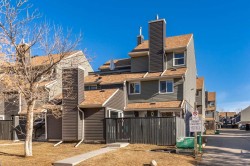 112-25 Glamis Green SW Calgary, AB T3E 6V1