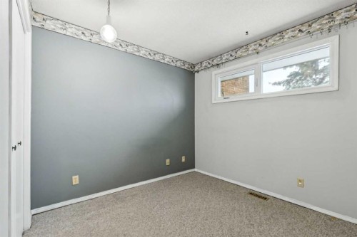 3412 Temple Road Ne, Calgary, AB - Indoor Photo Showing Other Room