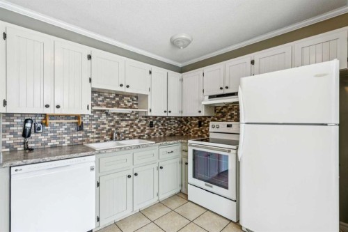 3412 Temple Road Ne, Calgary, AB - Indoor Photo Showing Kitchen