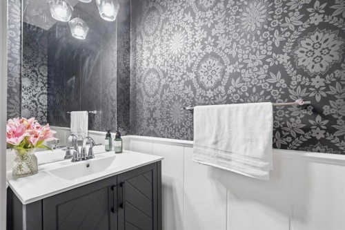 224 Auburn Glen Close Se, Calgary, AB - Indoor Photo Showing Bathroom