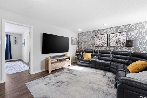 224 Auburn Glen Close Se, Calgary, AB - Indoor Photo Showing Living Room