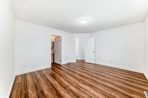 87 Bridlepost Green Sw, Calgary, AB - Indoor Photo Showing Other Room