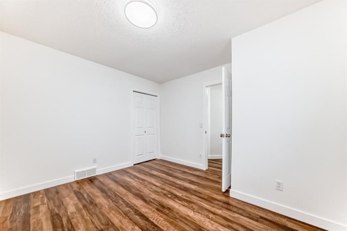 87 Bridlepost Green Sw, Calgary, AB - Indoor Photo Showing Other Room