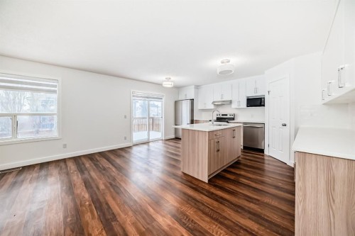87 Bridlepost Green Sw, Calgary, AB - Indoor Photo Showing Kitchen