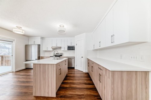 87 Bridlepost Green Sw, Calgary, AB - Indoor Photo Showing Kitchen