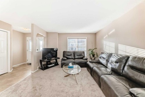 79 Saddlebrook Common Ne, Calgary, AB - Indoor Photo Showing Living Room