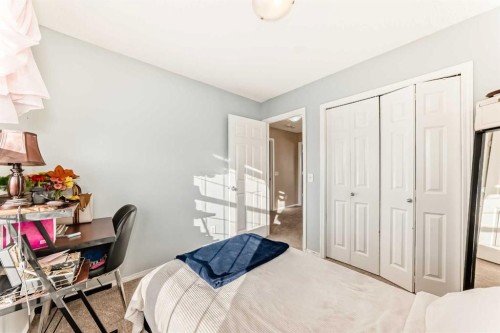 79 Saddlebrook Common Ne, Calgary, AB - Indoor Photo Showing Bedroom