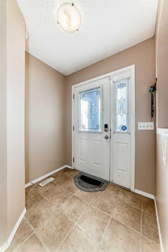 79 Saddlebrook Common Ne, Calgary, AB - Indoor Photo Showing Other Room