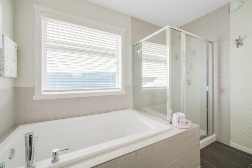 12 Sunrise View, Cochrane, AB - Indoor Photo Showing Bathroom