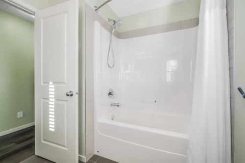 12 Sunrise View, Cochrane, AB - Indoor Photo Showing Bathroom