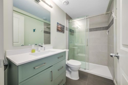 12 Sunrise View, Cochrane, AB - Indoor Photo Showing Bathroom