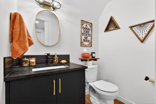 2155 Mackid Crescent Ne, Calgary, AB - Indoor Photo Showing Bathroom