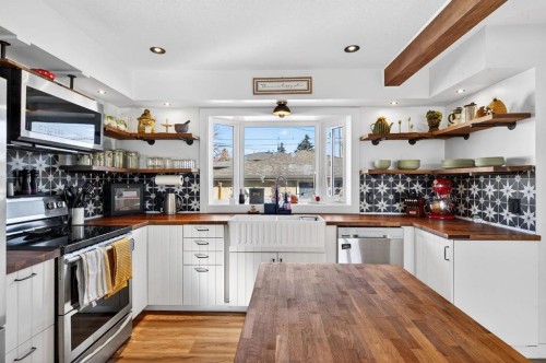 2155 Mackid Crescent Ne, Calgary, AB - Indoor Photo Showing Kitchen
