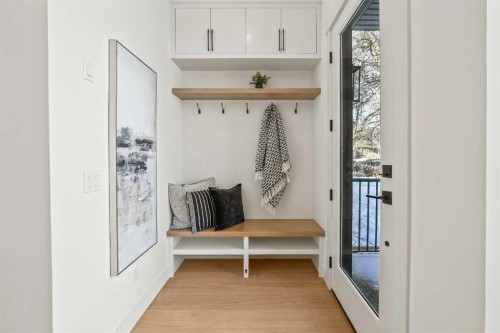 2421 25 Avenue Nw, Calgary, AB - Indoor Photo Showing Other Room